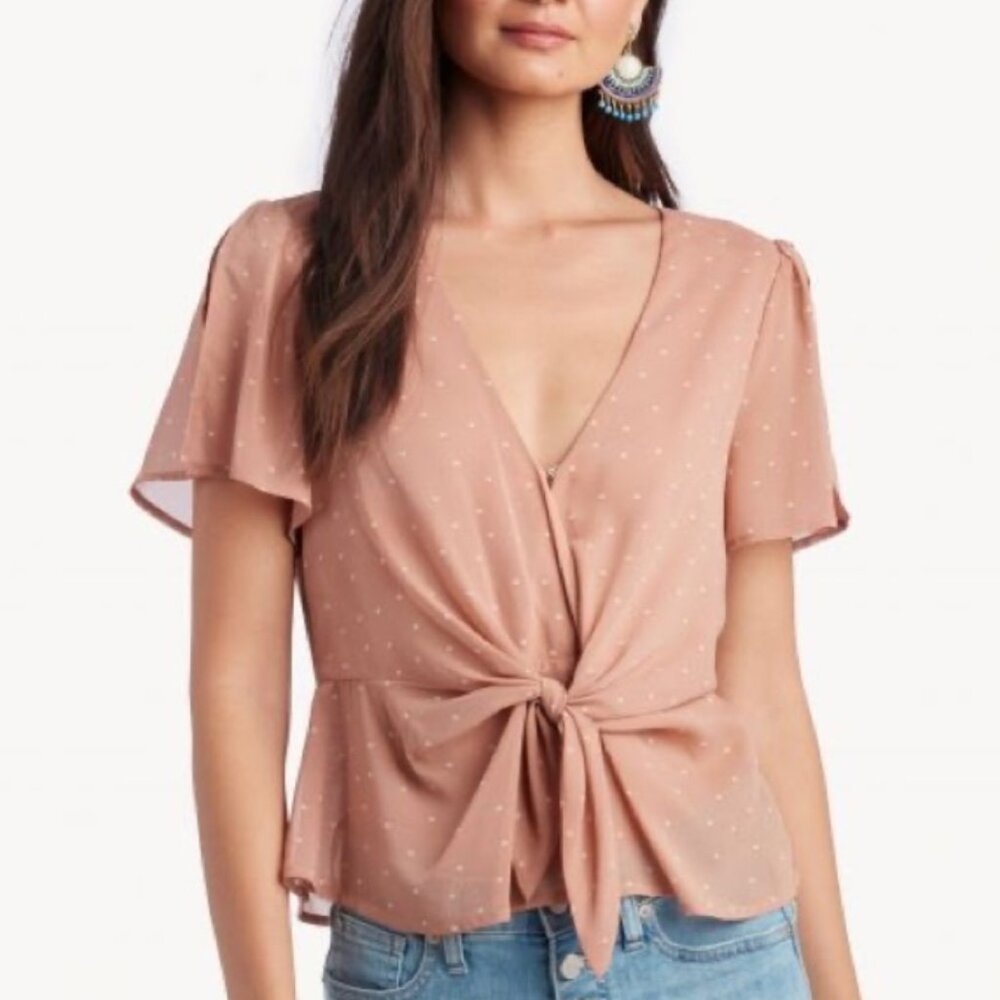 ASTR The Label Polka Dot Blush Pink Short Sleeve Blouse Top in Women’s Small